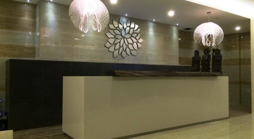 Рецепция в холле