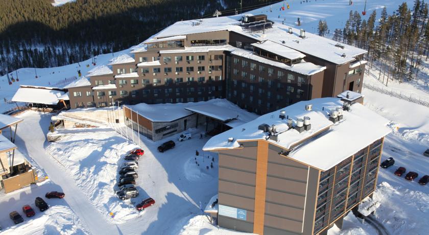 Территория отеля зимой, вид сверху