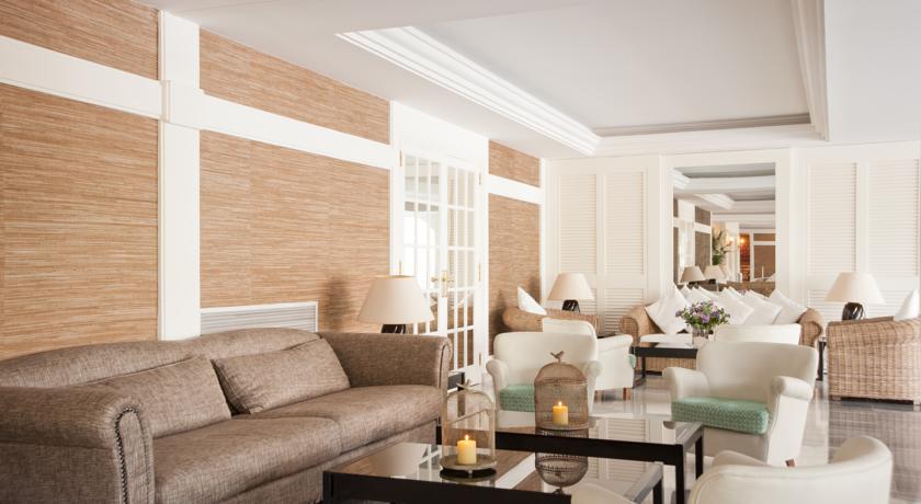 Лаунж в холле