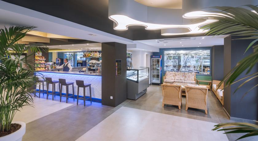 Лобби-бар в холле