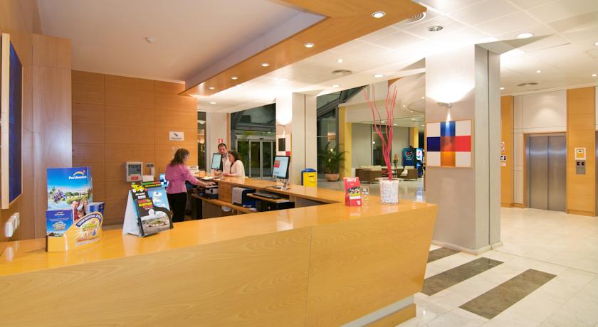 Рецепция в холле