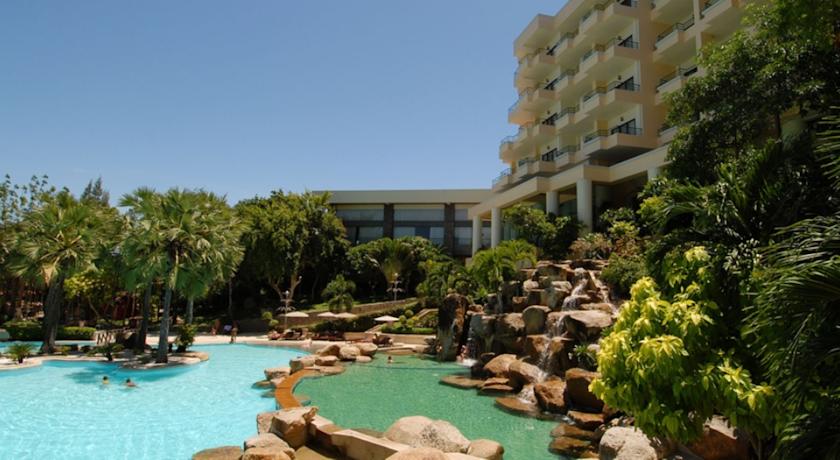 Декоративный и плавательный бассейны