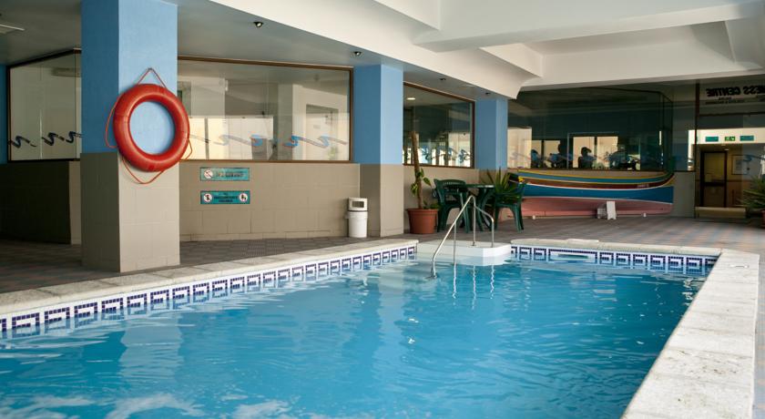 Крытый бассейн