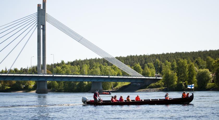 Рядом с отелем - река