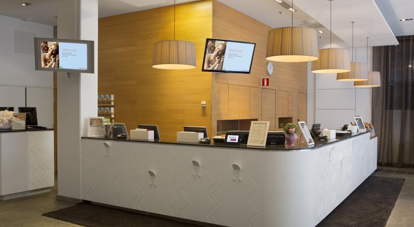 Рецепция в холле