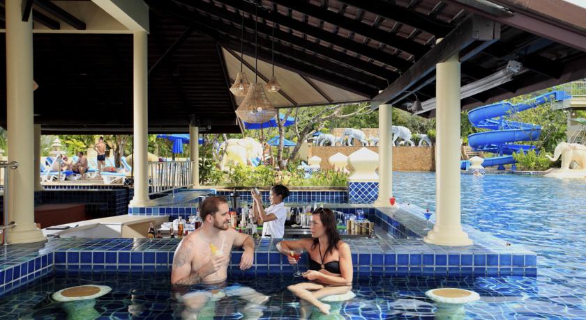 Бар у бассейна