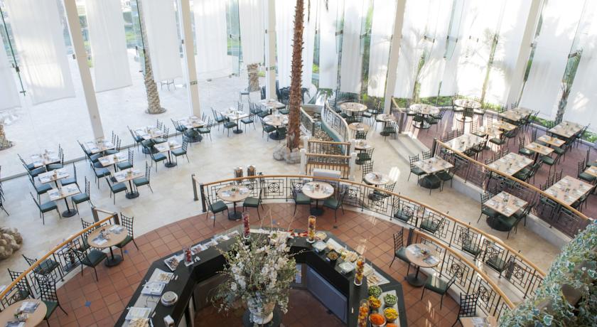 В ресторане