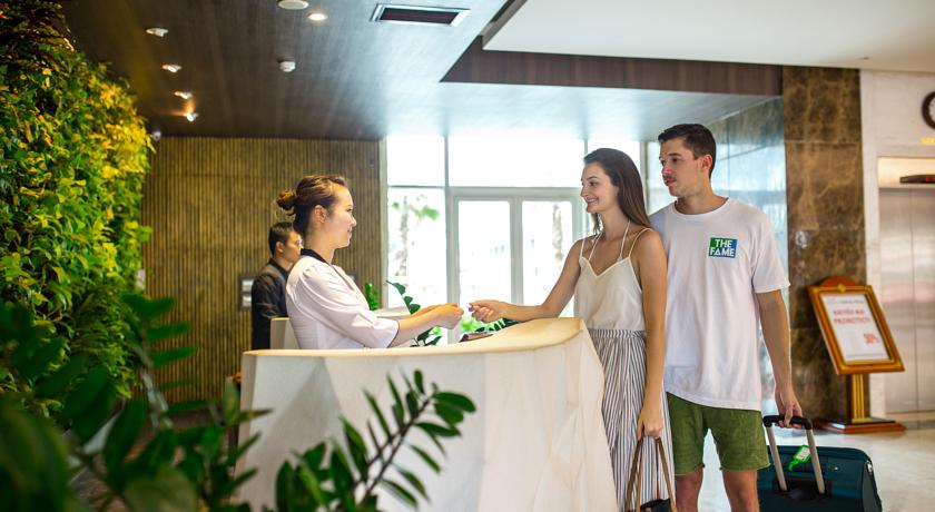 Рецепция в холле