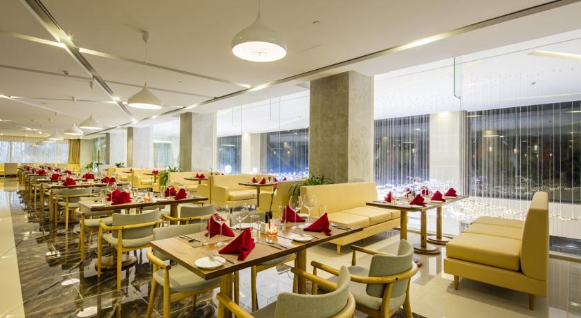 В ресторане