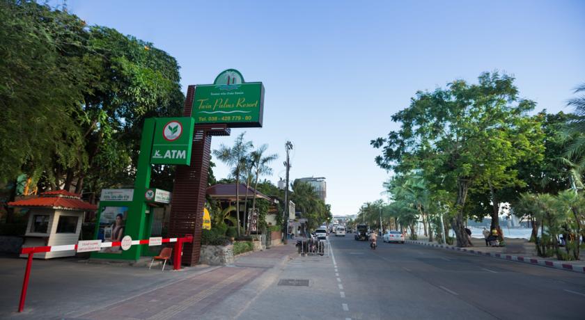 Улица отеля