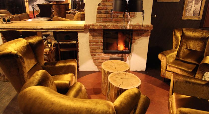 Лаунж с камином