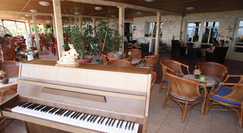 Терраса с живой музыкой