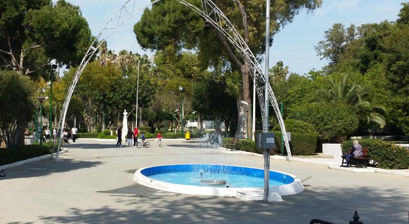 Зоосад в 5 минутах ходьбы от отеля