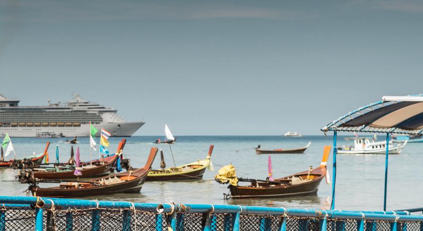 Пирс Патонга находится всего в 400 метрах от отеля