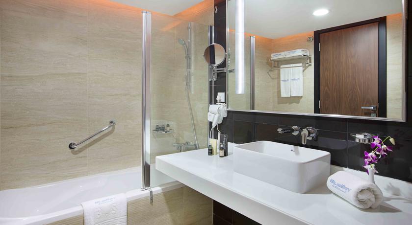 Номера в отеле Bluebay Black Stone Hotel, Дубай, ОАЭ