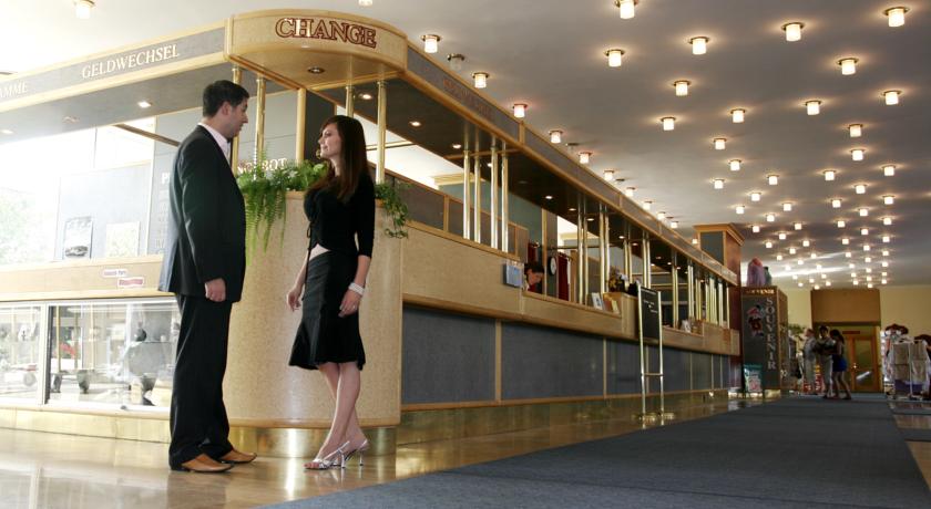 Рецепция в холле