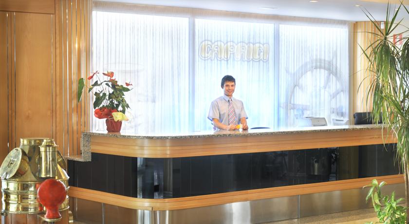 Рецепция в холле