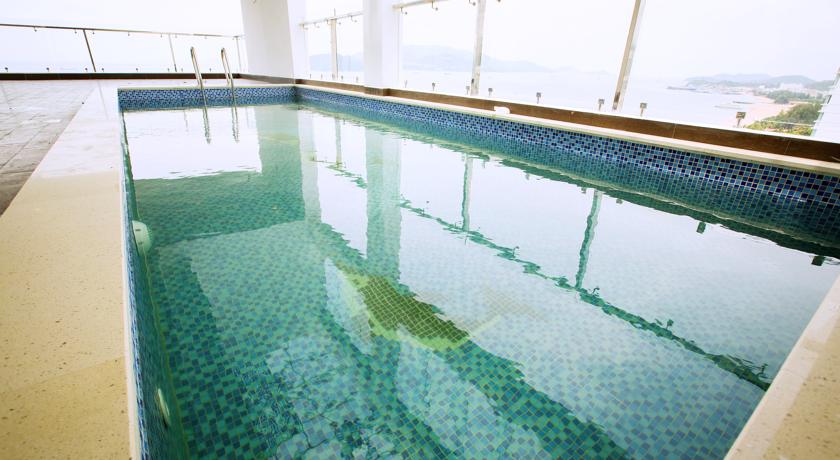 Крытый бассейн