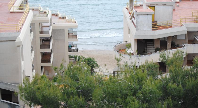 Корпуса отеля, вид на море