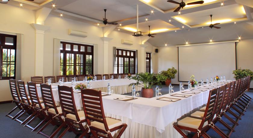 Конференц-зал