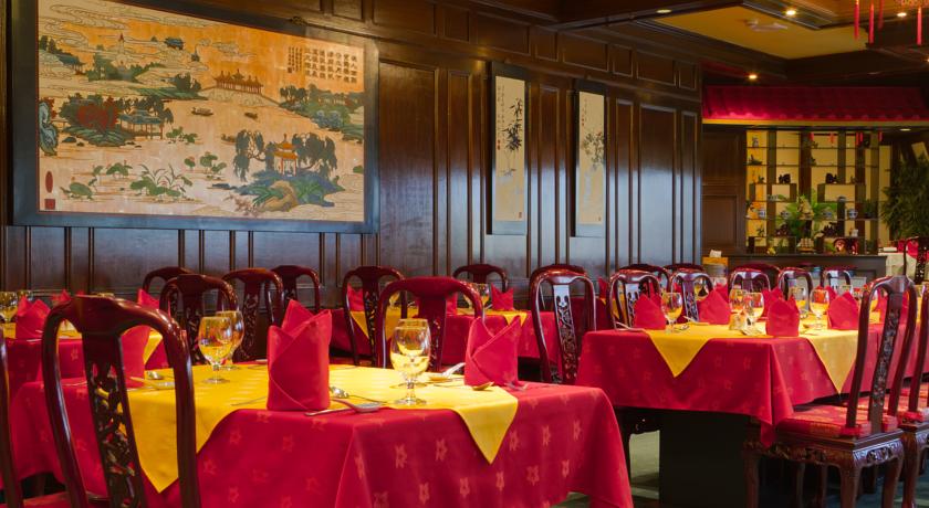 В ресторане