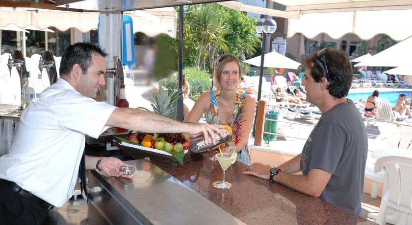 Бар у бассейна