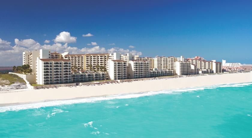 Пляж и отель Emporio Hotel & Suites Cancun, Канкун, Мексика
