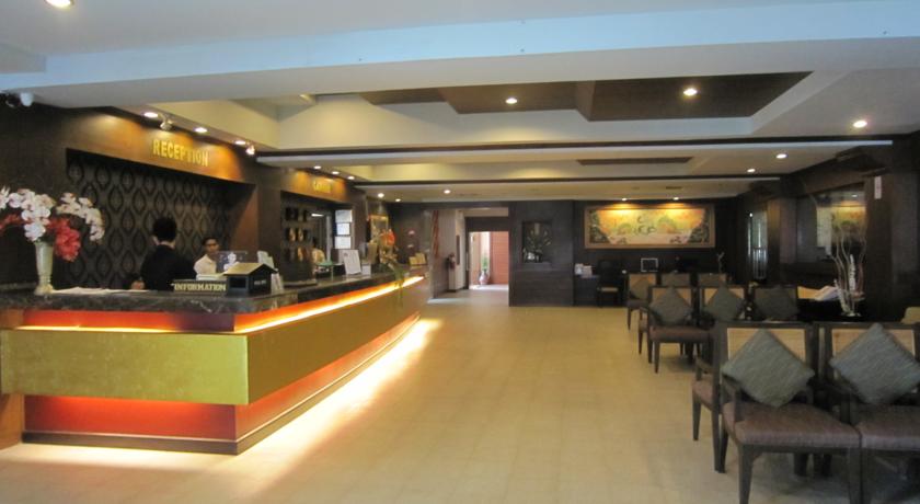 Рецепция в холле