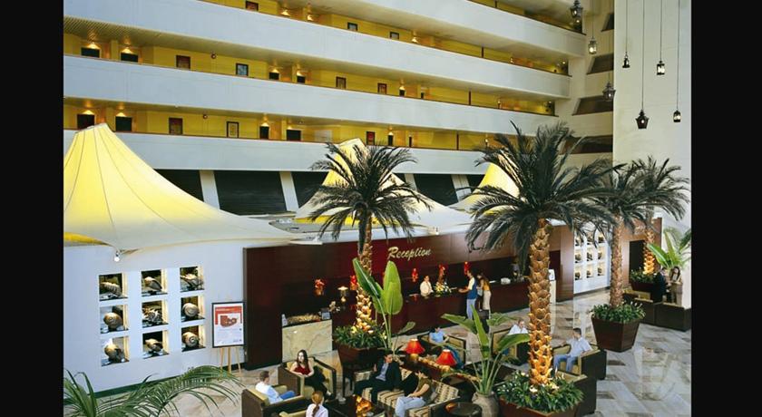 Рецепция в холле