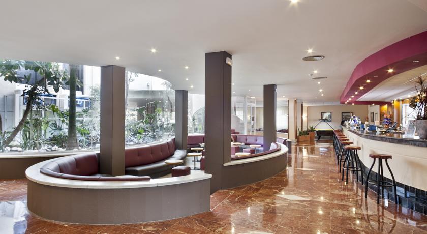 В лаунж-баре