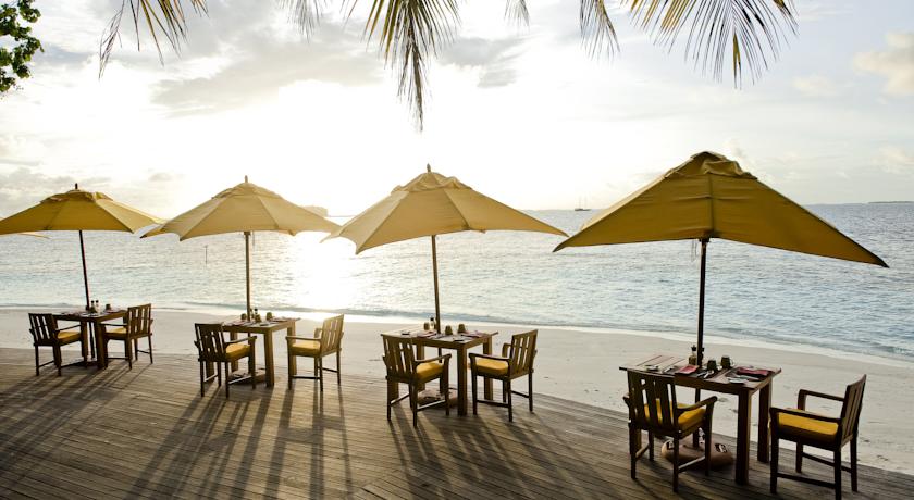 Терраса ресторана с видом на океан