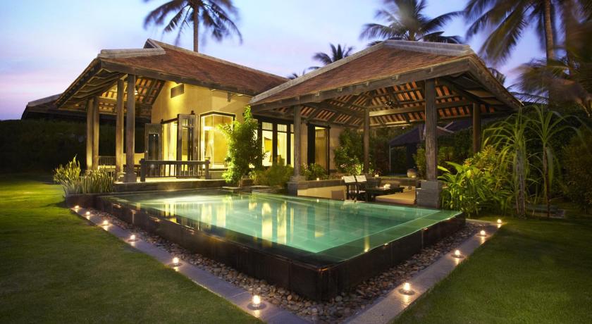 Бассейн в вилле