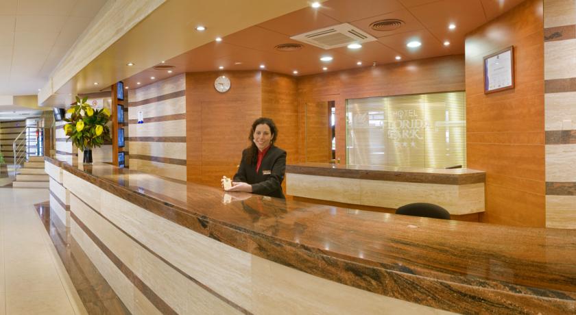 Рецепция в холле