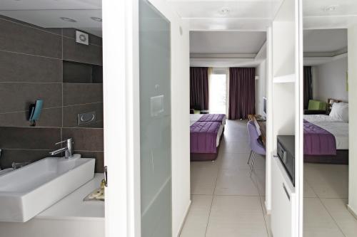 Номера в отеле Club Hotel Riviera, Игало, Черногория