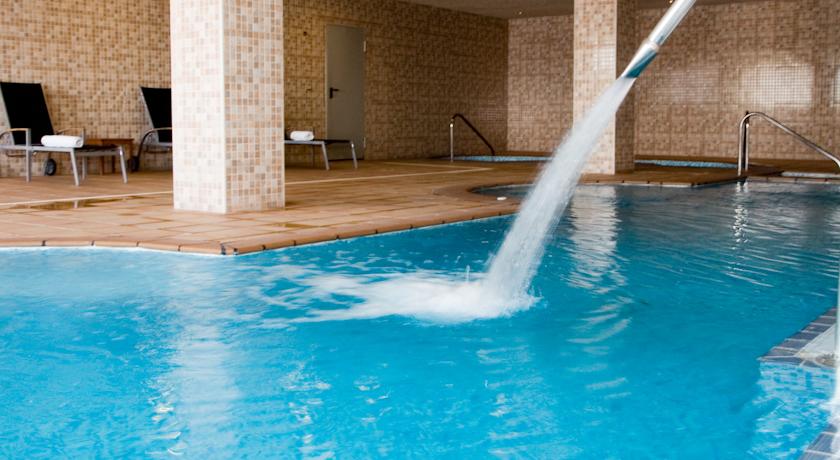 Крытый бассейн