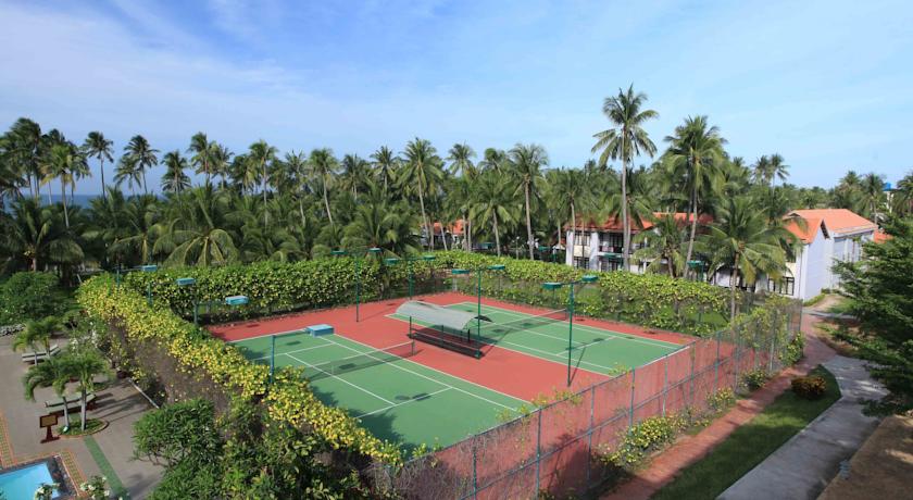 Теннисные корты