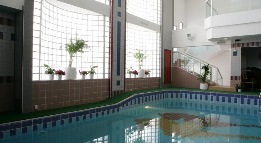 Крытый бассейн