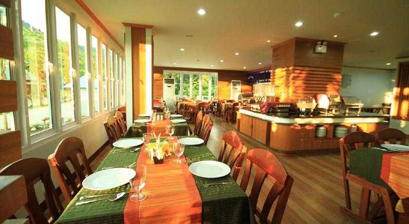 В ресторане