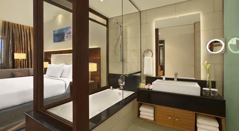 Номера в отеле DoubleTree by Hilton Hotel and Residences Dubai, Дубай, ОАЭ