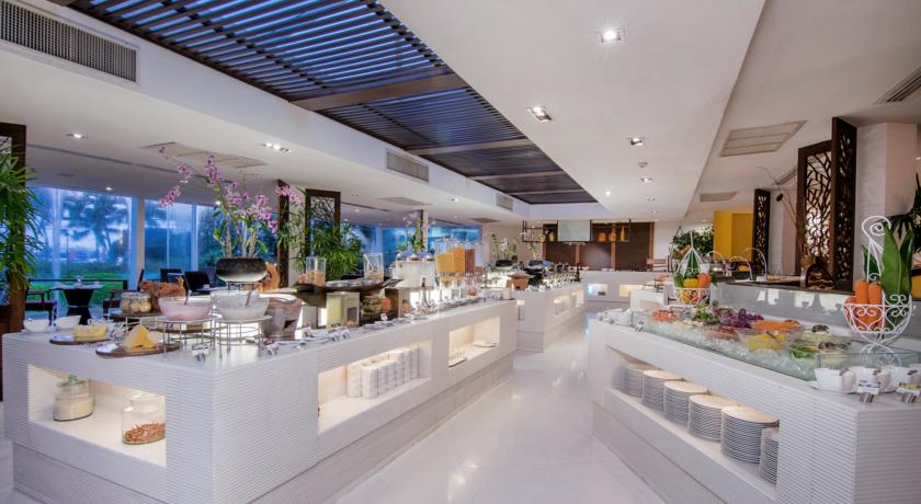 В ресторане