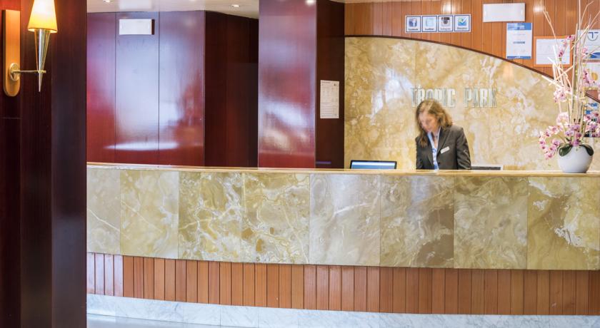 Рецепция в холле