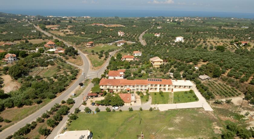 Территория отеля вид сверху