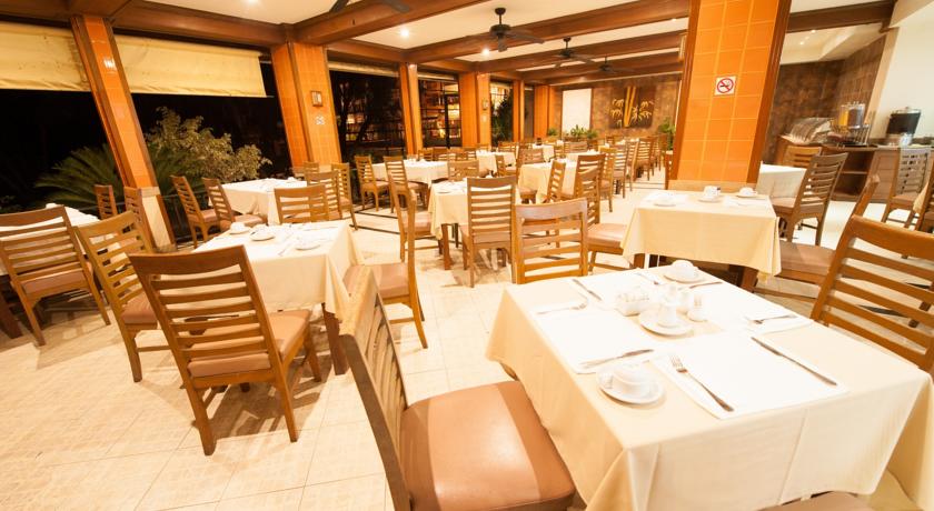 В ресторане