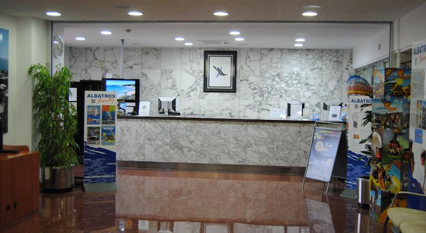 Рецепция в холле