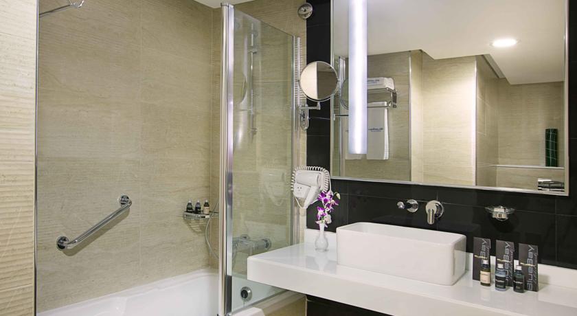 Номера в отеле Bluebay Black Stone Hotel, Дубай, ОАЭ
