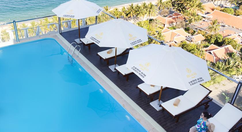 Открытый бассейн на крыше