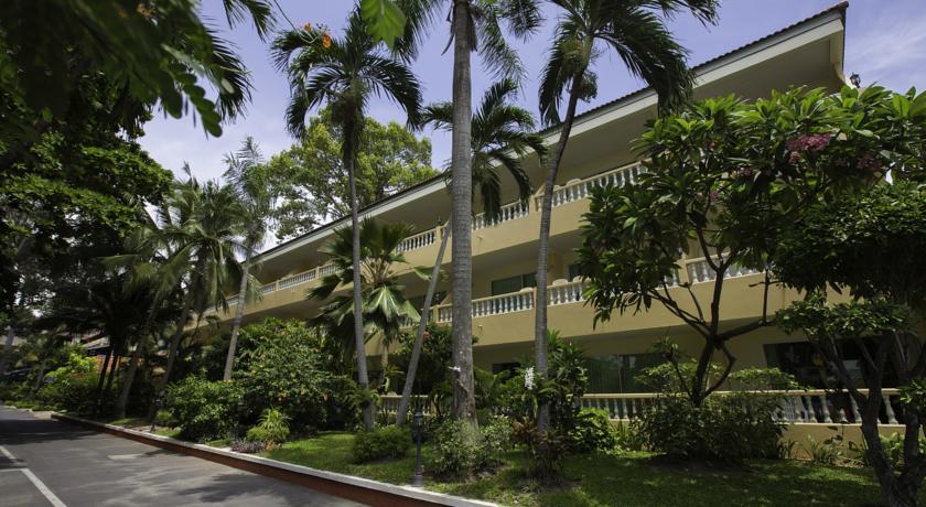 Территория отеля