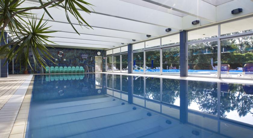 Крытый бассейн