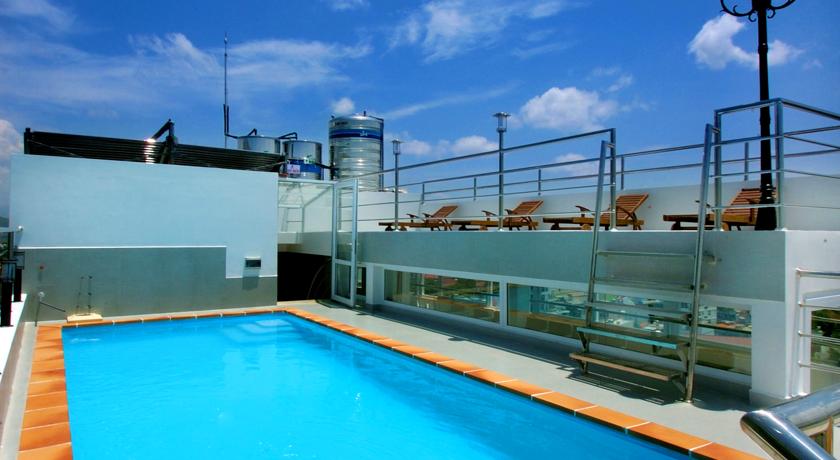 Открытый бассейн на крыше