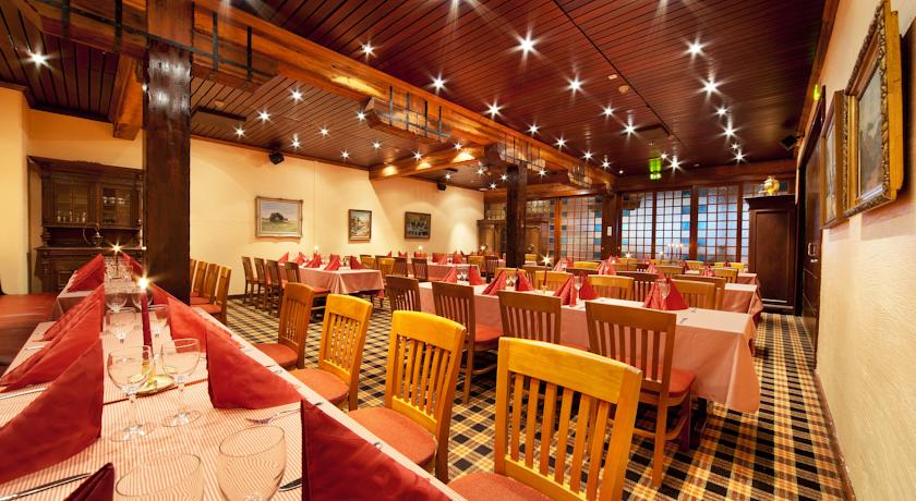 В ресторане